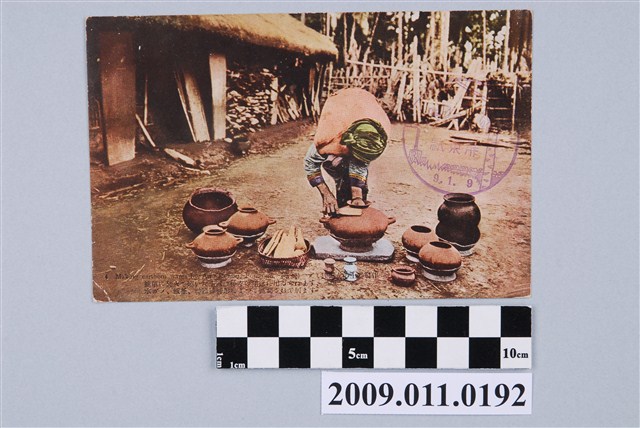 阿美族婦女的陶器製作 (共2張)