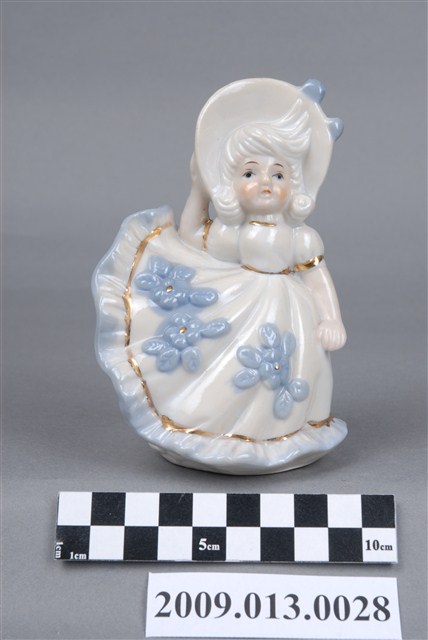 青花描金迎風女孩陶瓷玩偶 (共5張)