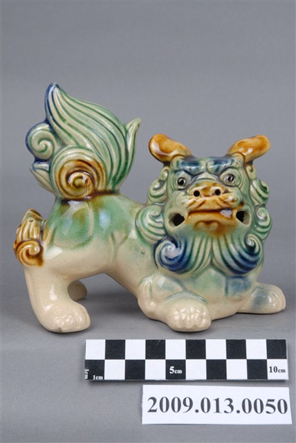 臺灣鶯歌窯三彩戲獅擺飾 (共5張)