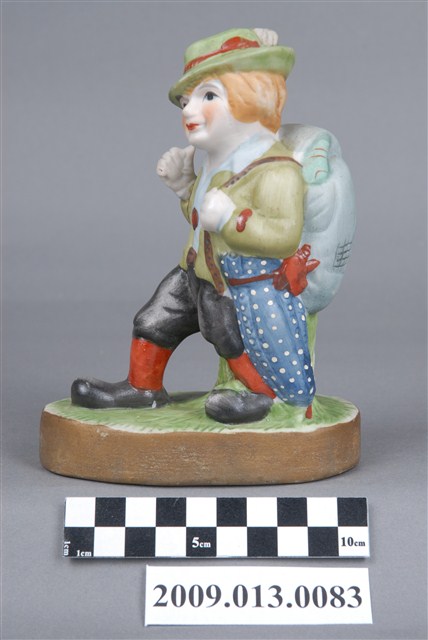 彩繪登山男士陶瓷人偶 (共5張)