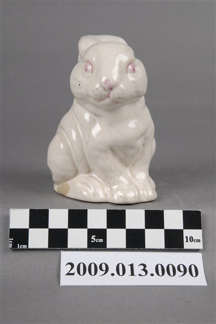 臺灣鶯歌窯白釉兔子造型裝飾陶瓷 (共5張)