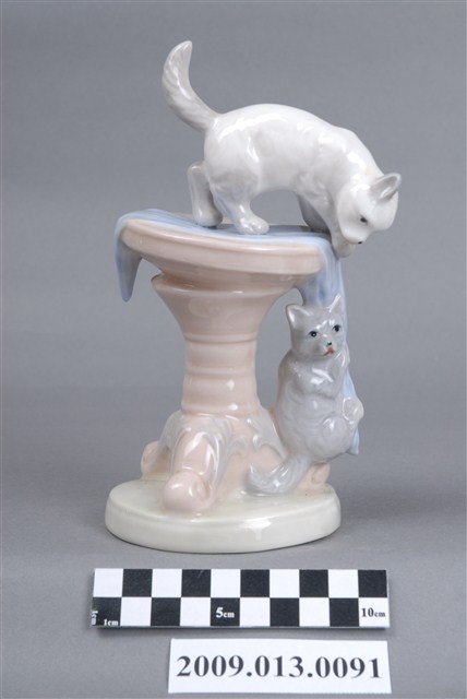 彩繪雙貓遊戲造型擺飾 (共5張)