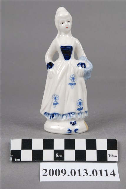 青花西洋仕女瓷偶 (共5張)