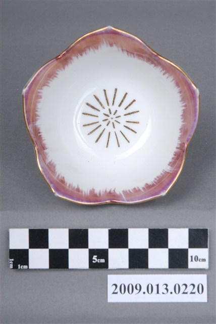 白瓷彩釉印花花口碟 (共9張)