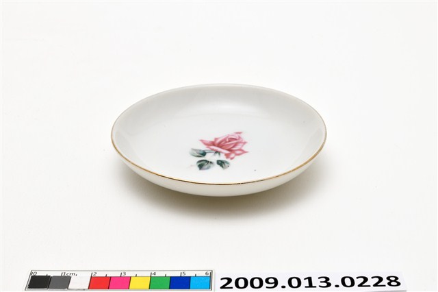 白瓷紅綠釉印花薔薇紋圓碟 (共5張)