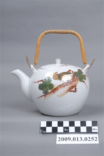 白釉印花松鳥紋壺 (共14張)