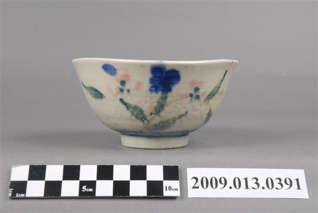 彩繪花卉紋黃釉碗 (共9張)