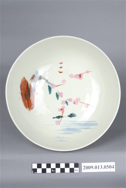 淡綠釉彩繪湖水花卉紋碗 (共7張)