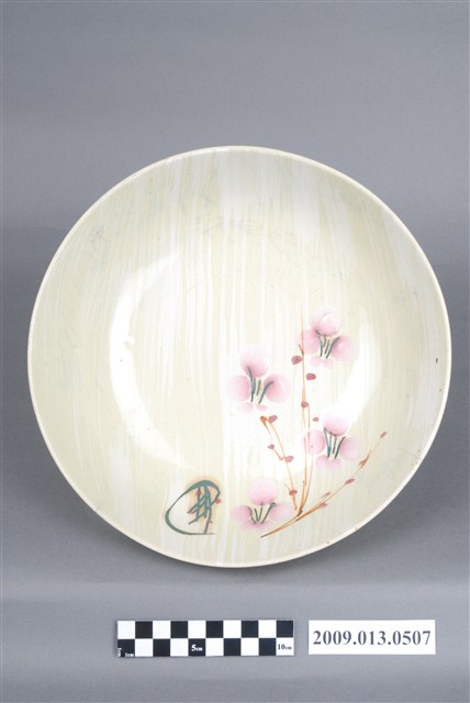 淡綠釉彩繪梅花紋碗 (共7張)