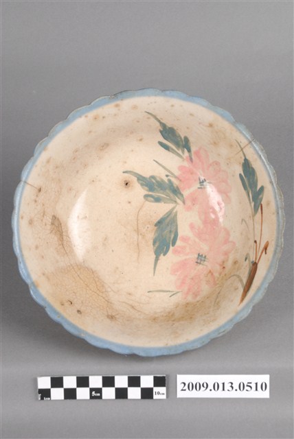 彩繪花卉紋菱花口碗 (共7張)