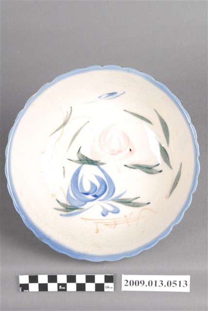 彩繪花卉紋菱花口碗 (共7張)