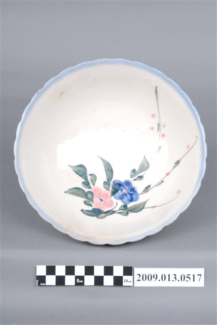 彩繪花卉紋菱花口碗 (共7張)