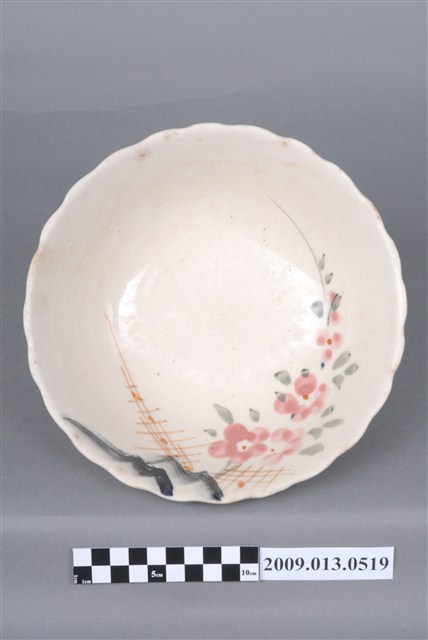 彩繪花卉紋菱花口碗 (共7張)