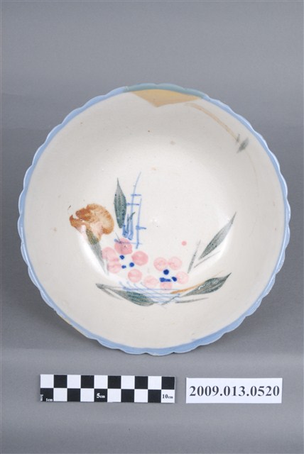 彩繪花卉紋菱花口碗 (共7張)