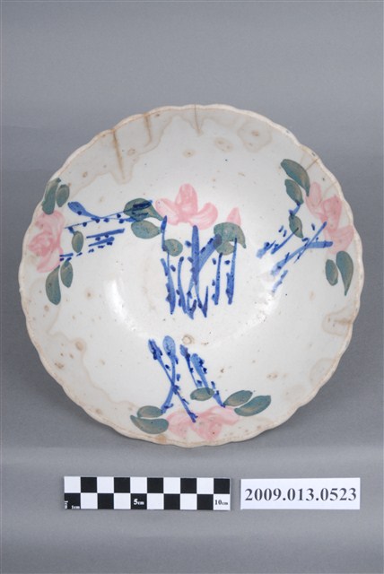 彩繪花卉紋菱花口碗 (共7張)