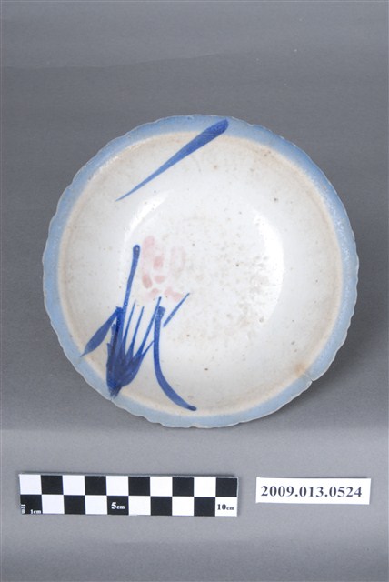 青花粉紅彩花葉紋菱花口碗 (共7張)