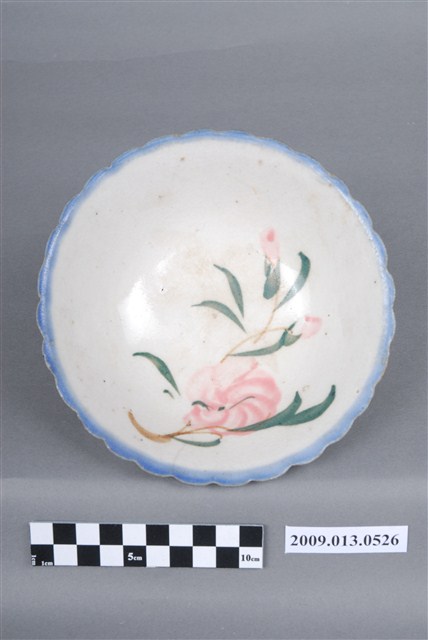 彩繪花卉紋菱花口碗 (共7張)