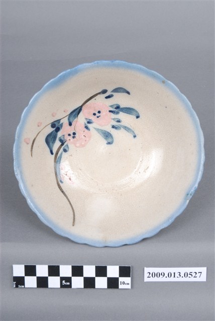 青花粉紅彩花卉紋菱花口碗 (共7張)