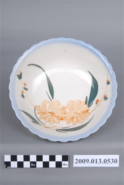 彩繪花卉紋菱花口碗 (共7張)