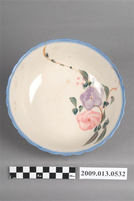 彩繪花卉紋菱花口碗 (共7張)