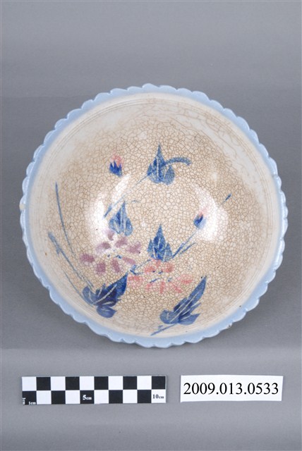 青花粉紅彩花卉紋菱花口碗 (共7張)