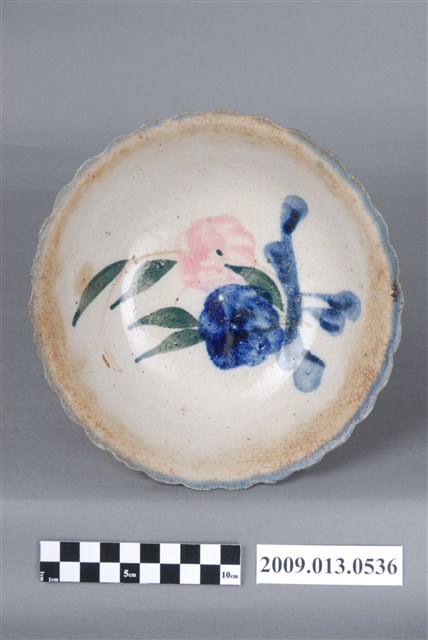 彩繪花卉紋菱花口碗 (共7張)