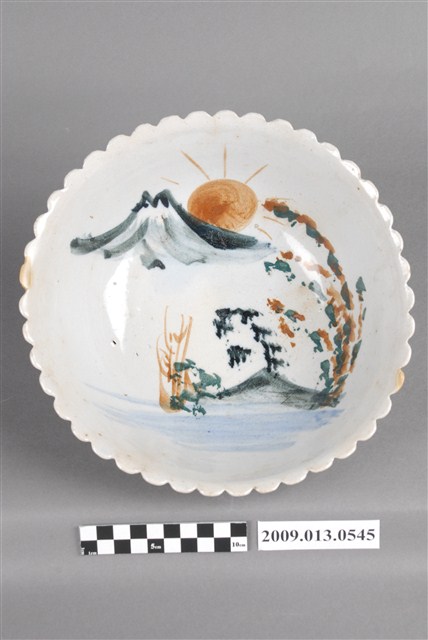 彩繪夕陽山水紋菱花口碗 (共7張)