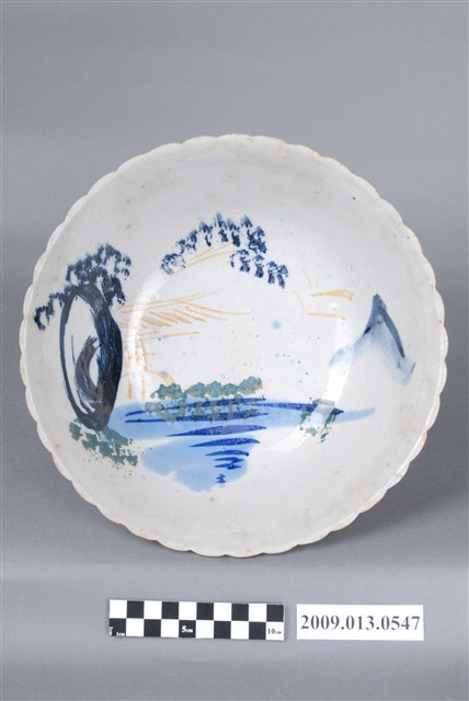 彩繪山水紋菱花口碗 (共7張)