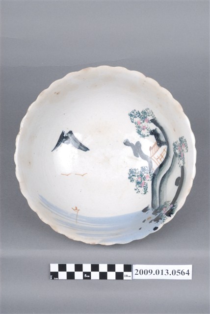 彩繪印花山水紋菱花口碗 (共7張)