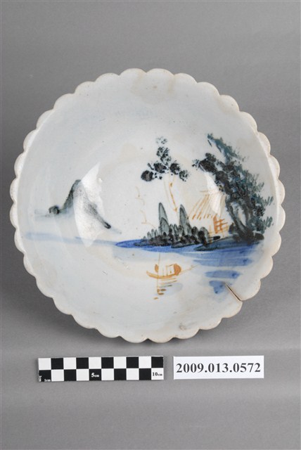 淡藍釉彩繪山水紋菱花口碗 (共7張)