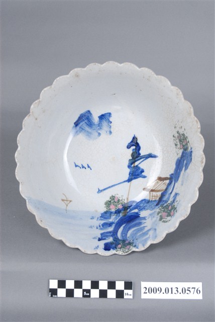 淡藍釉彩繪山水紋菱花口碗 (共7張)