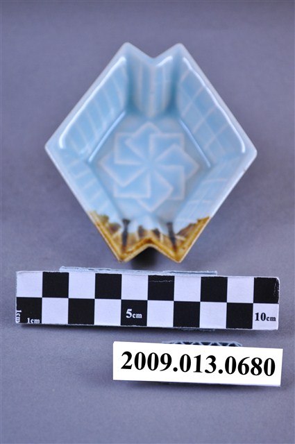 青瓷醬釉多角形碟 (共4張)