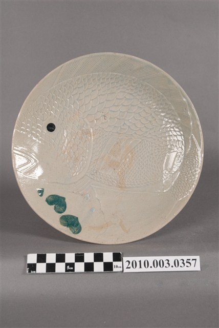 壓印黛綠彩鯉魚紋圓盤 (共4張)