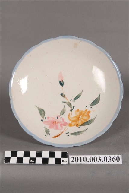 手繪粉紅釉花卉紋花口小碟 (共4張)