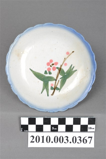 手繪粉紅釉花卉紋花口小碟 (共7張)