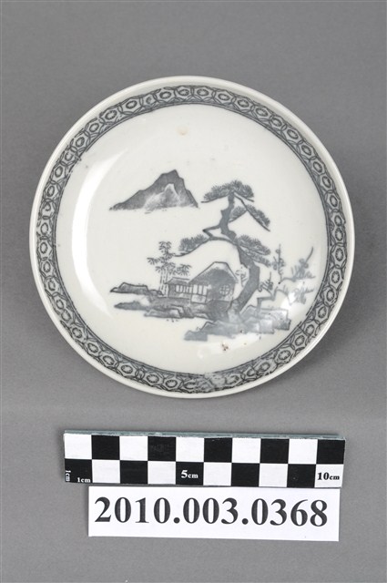 印花釉下彩松樹人家圖圓碟 (共7張)