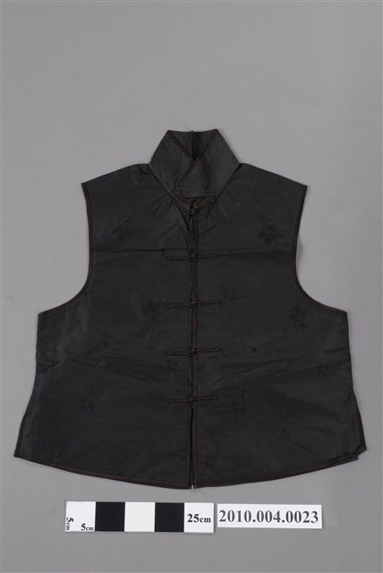 黑色絲質緹花對襟男背心 (共6張)