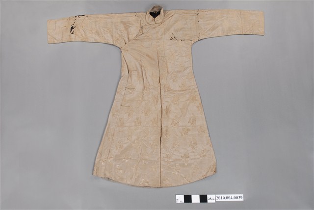 米黃絲質緹花大襟男長袍 (共8張)