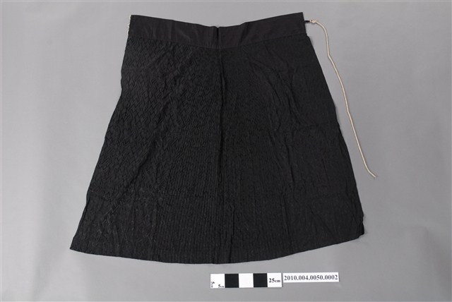 黑絲質緹花百褶女裙 (共4張)