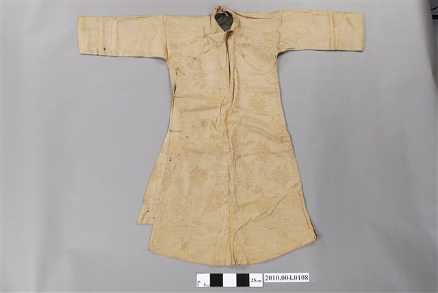 米黃絲質緹花大襟男長袍 (共8張)