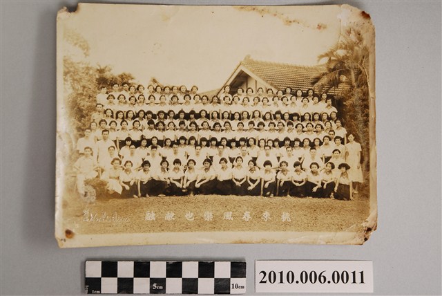 雲林縣立斗六初級家事職業學校師生團體照 (共4張)