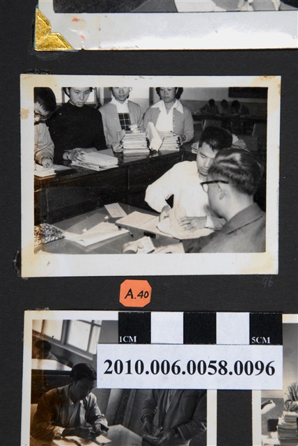 臺灣省立師範大學支援金馬運動委員會捐獻活動留影 (共2張)