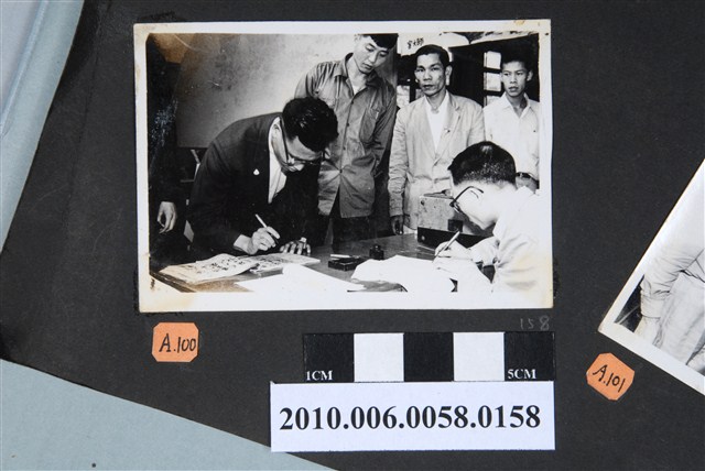 臺灣省立師範大學支援藏胞抗暴運動輸捐簽名從軍情形照片 (共2張)