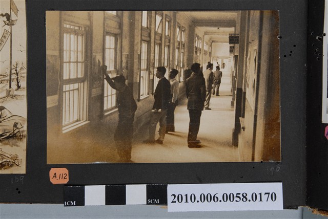 臺灣省立師範大學匪幫罪行掛圖展活動情形照 (共2張)