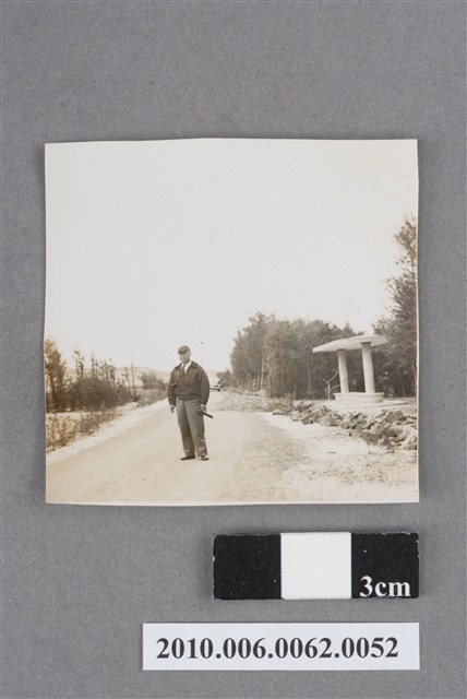 男子獨照 (共4張)