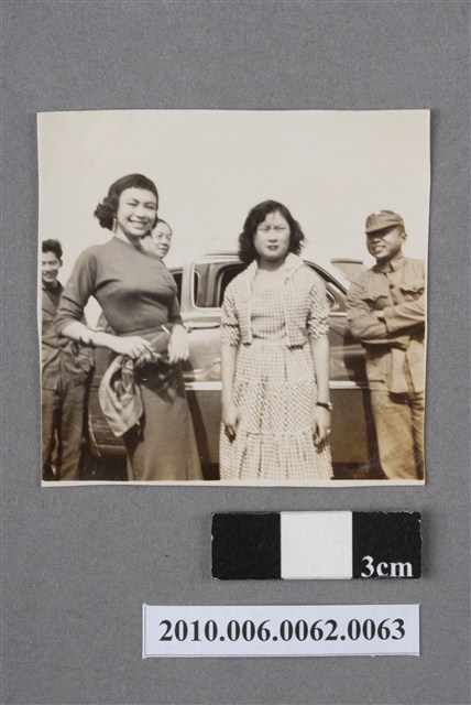 兩位女子合照 (共4張)