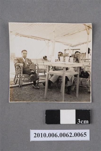 涼棚休憩合影 (共4張)