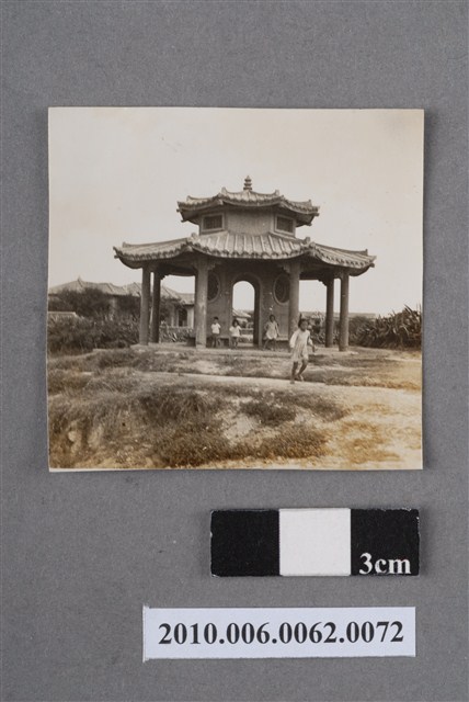 孩童與亭 (共4張)