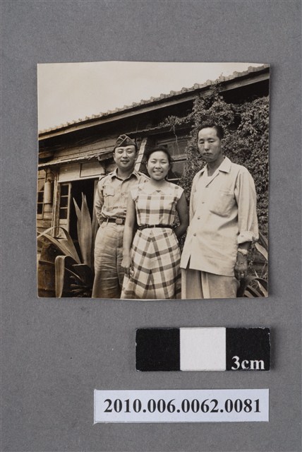 兩男一女合照 (共4張)