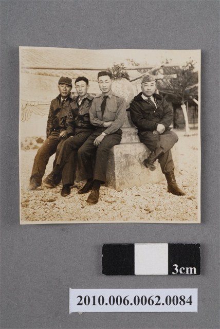 四名男子合照 (共4張)